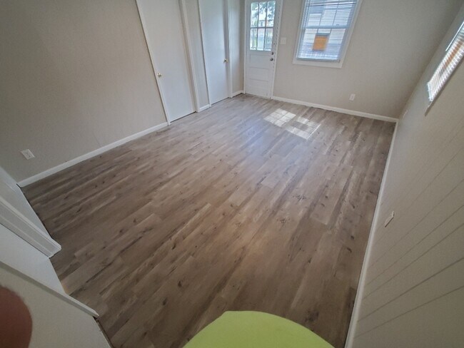Building Photo - BIG House & BIG Fenced Yard. Plus Master S...