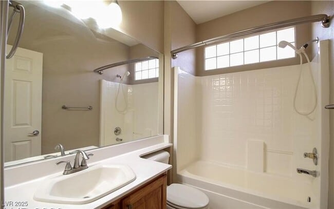 Building Photo - 10488 Riva De Fiore Ave