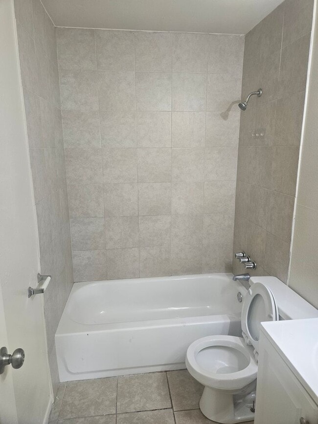 Building Photo - 3/2 DUPLEX