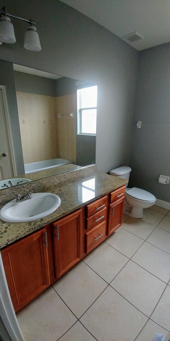 Hall Bath - 2410 W North a St