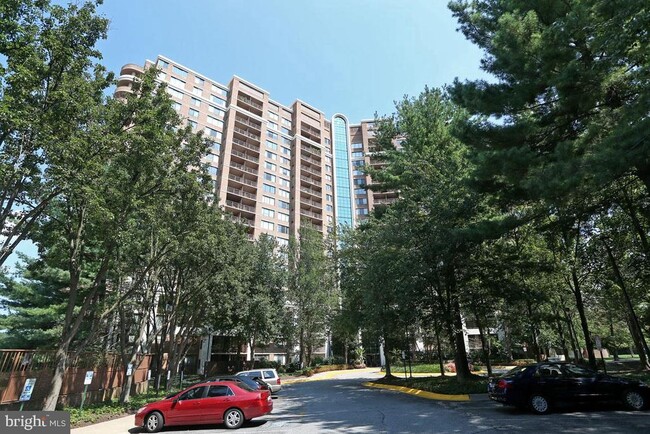 Primary Photo - 10101 Grosvenor Pl