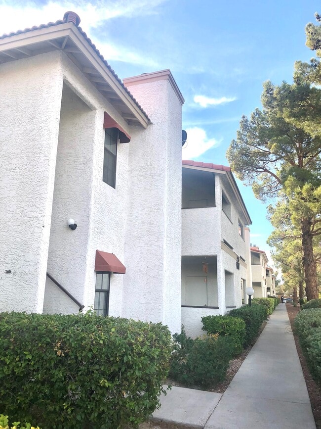 Building Photo - 6617 W Tropicana Ave