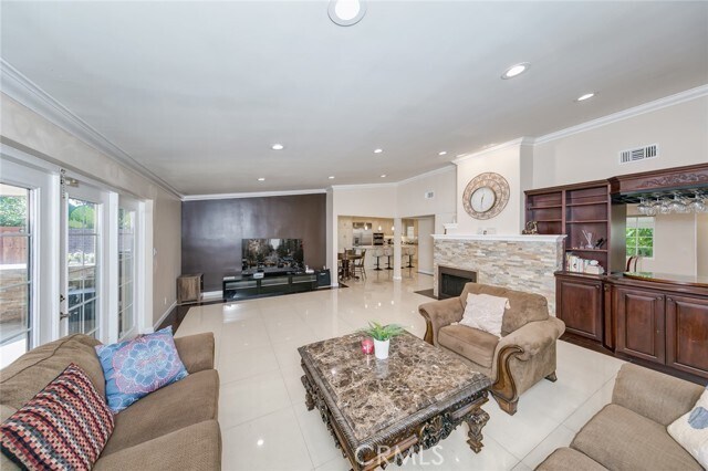 Building Photo - 814 Kellogg Ave