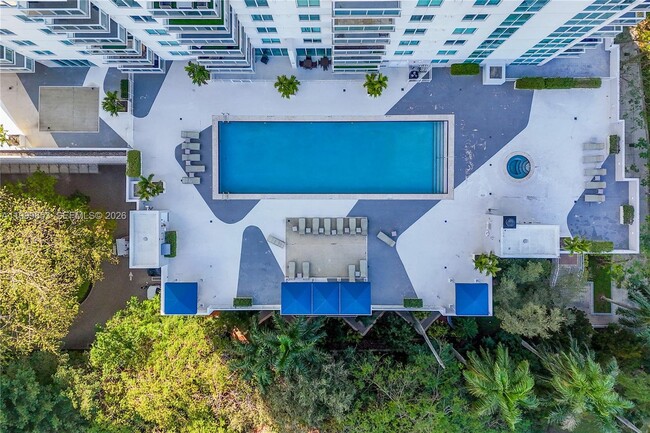 Building Photo - 1861 NW S River Dr