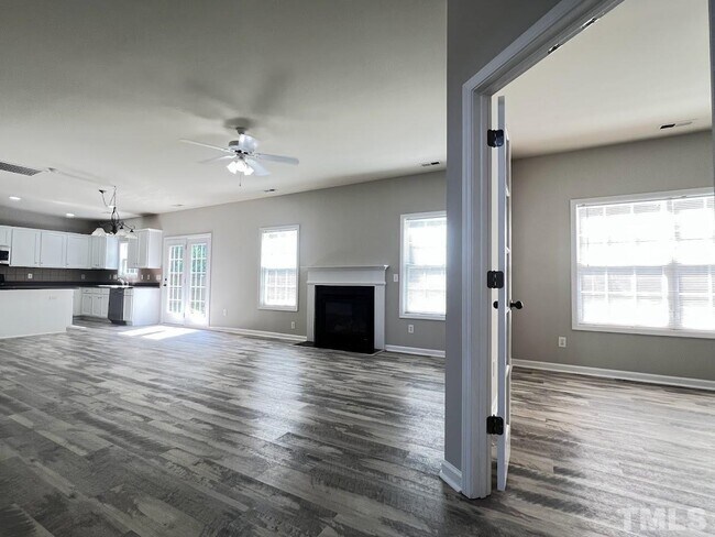 Building Photo - 5 Bedroom 3 Bath Single Family Fenced Yard for Rent - Apex