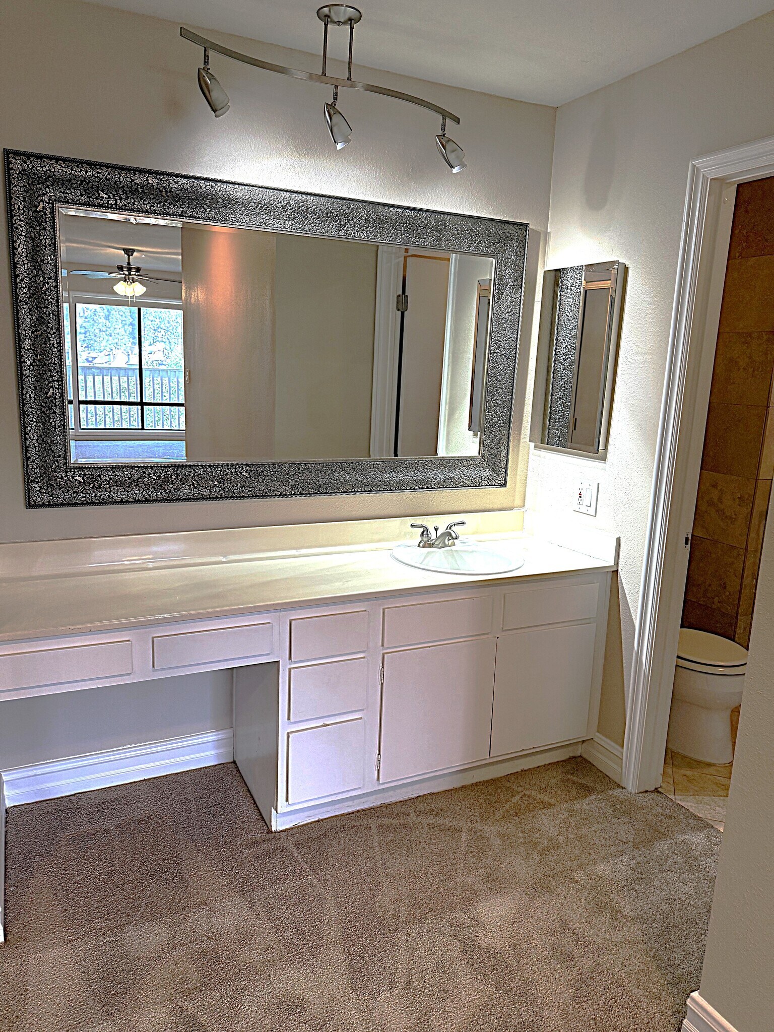 Building Photo - 545 S Ranch View Cir