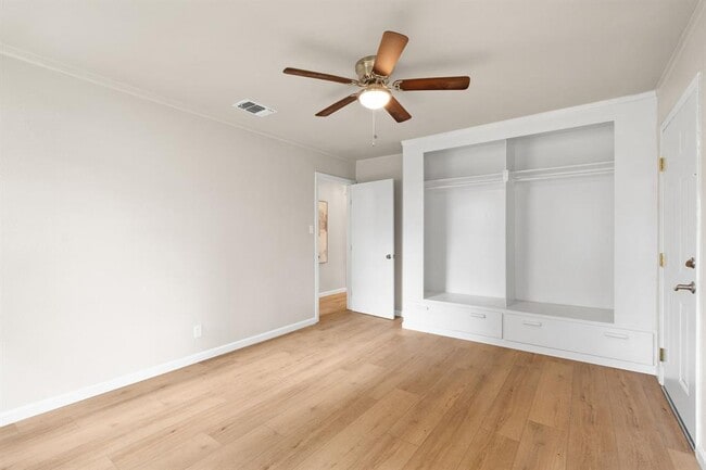 Building Photo - 1700 W 7th St