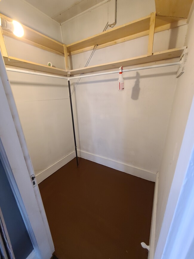 Huge walk-in closet - 57 Cartier St