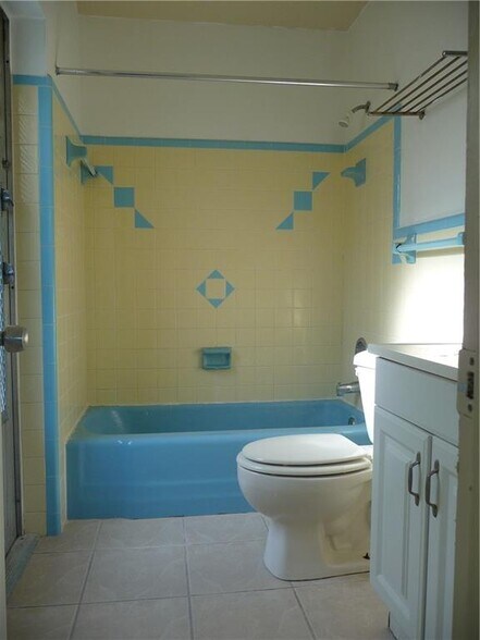 BATH - 1260 SE 3rd Ct