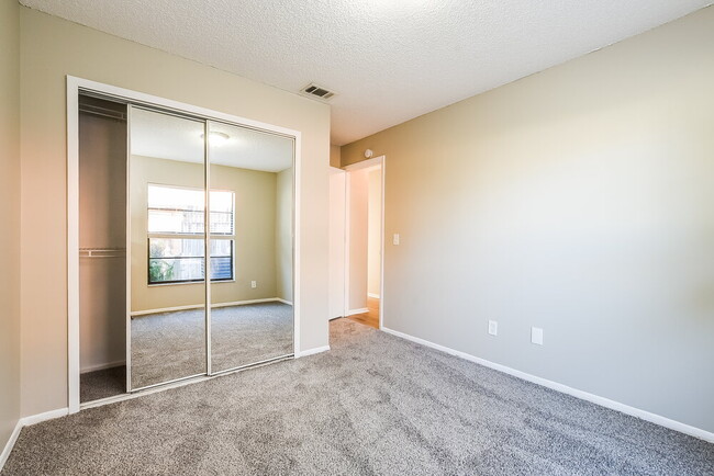 Building Photo - 1027 Covington St