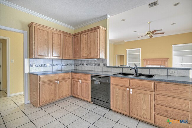 Building Photo - 4725 Stone Oak Dr