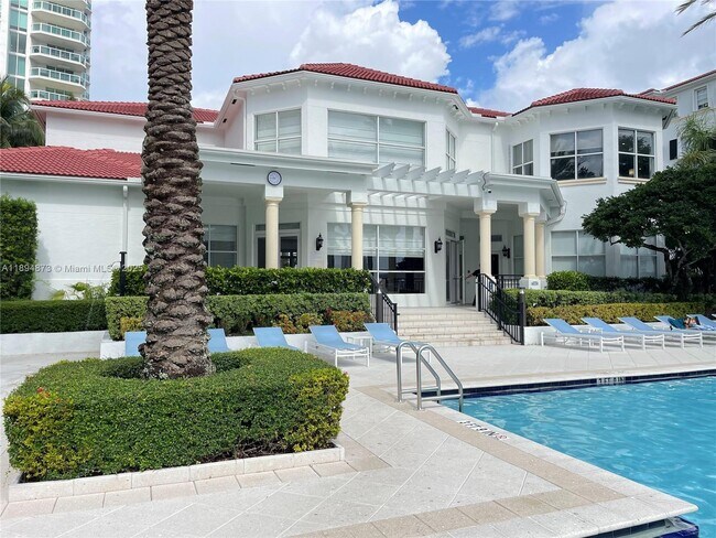 Building Photo - 3255 NE 184th St