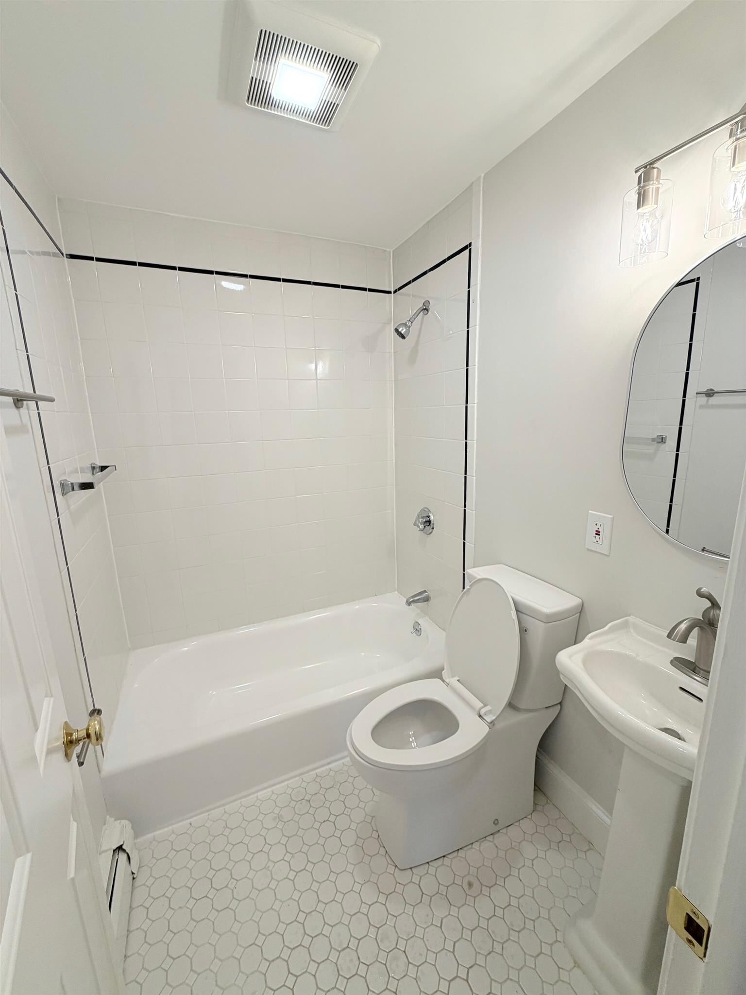 Building Photo - 172 Putnam Ave