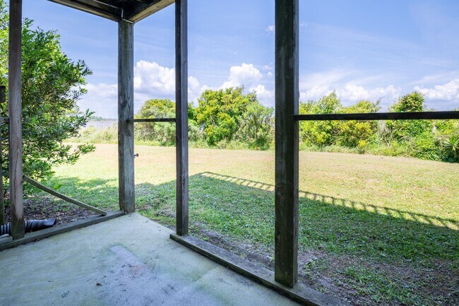 Building Photo - FURNISHED OFF-SEASON MONTHLY RENTAL-STARTING JANUARY 2026