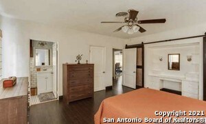Building Photo - 2102 W Mistletoe Ave