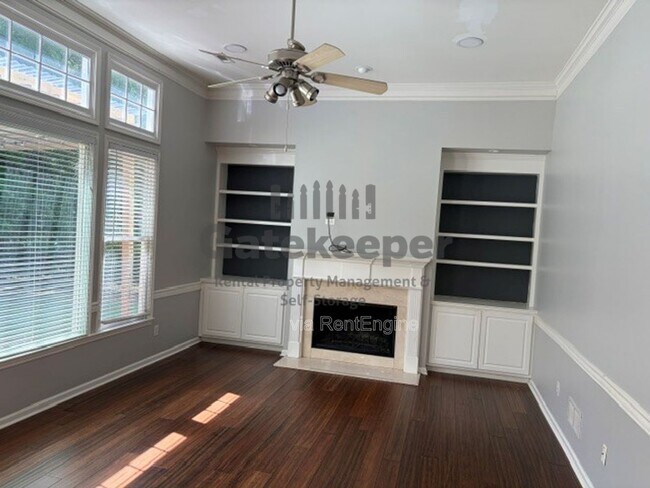 Building Photo - 245 Lockmeade Way