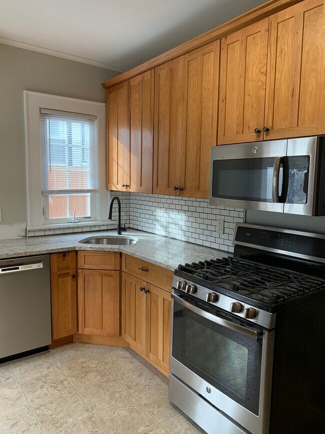 Building Photo - 24 Bellevue Place