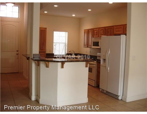 Building Photo - 3 br, 2.5 bath House - 139 Tilbury Ave*