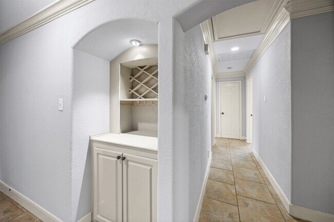 Building Photo - 5303 Heatherbrook Dr