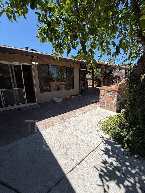Building Photo - 930 Graywood Cir