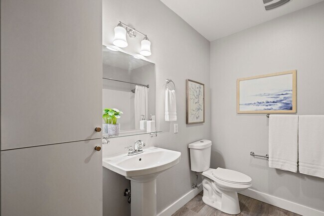 Building Photo - Top-Floor Studio with Stunning Views in Capitol Hill