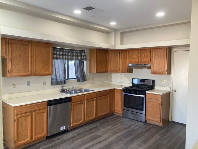 Kitchen - 2055 Columbia Ct NE