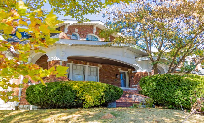 Primary Photo - 5825 S Grand Blvd