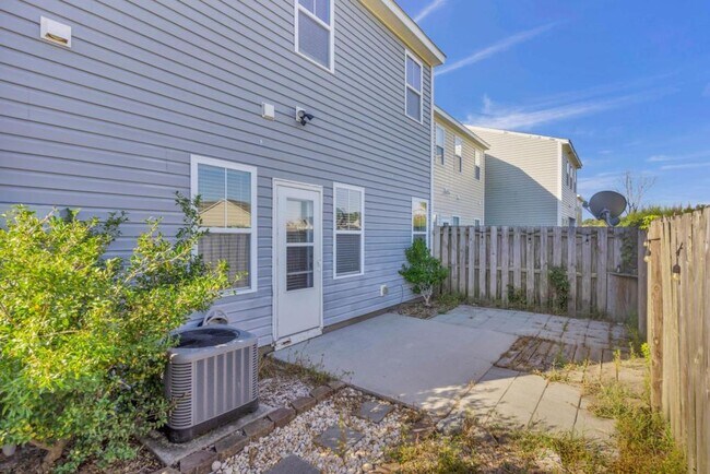Building Photo - 69 Thornbury Dr