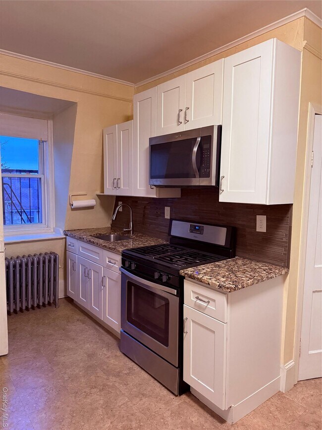 Building Photo - 64 Anstice St