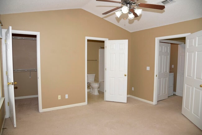 Building Photo - 406 Crooked Pine Trail