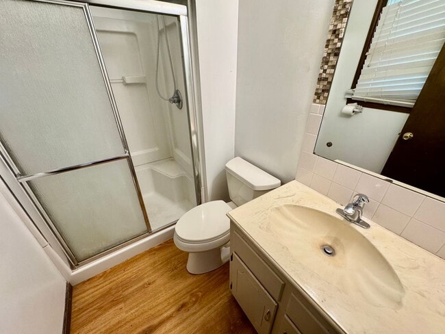 Building Photo - short term lease available