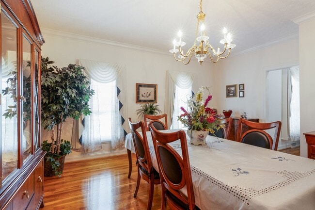 Building Photo - Executive Rental