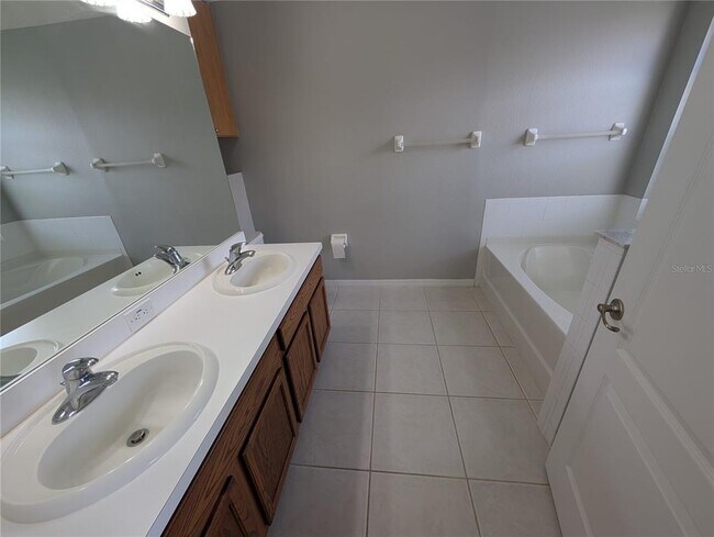 Building Photo - 31404 Philmar Ln