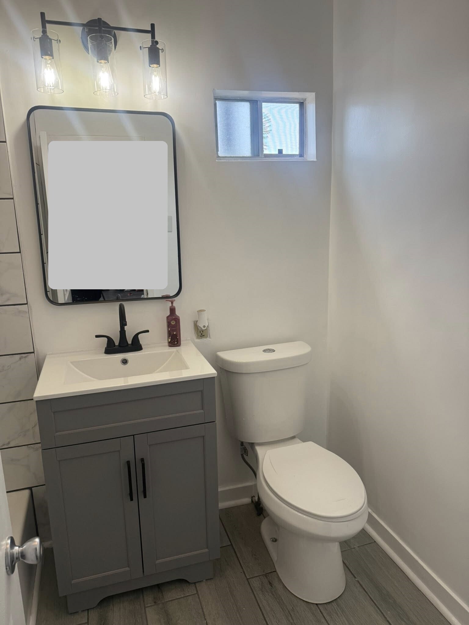 Bathroom - 2063 E 130th St