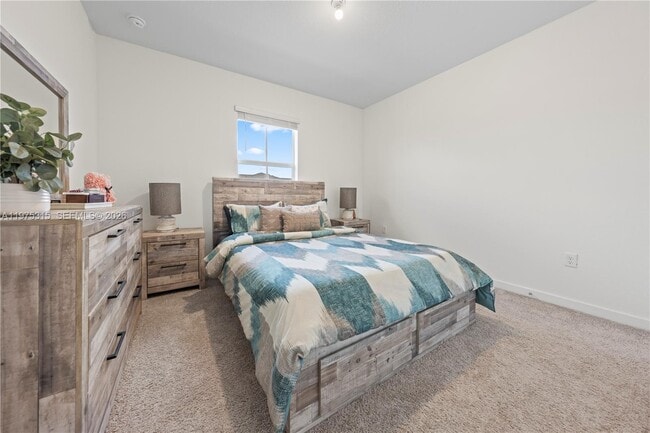 Building Photo - 818 SE 17th St