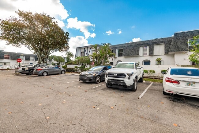Building Photo - 6768 SW 39th St