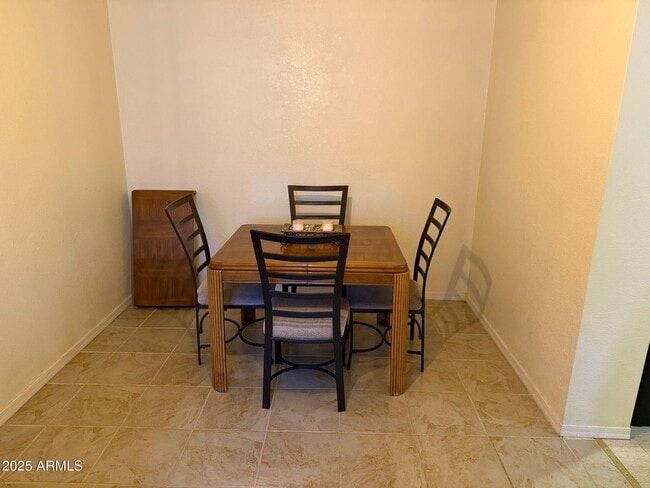 Building Photo - 1249 E 10th St