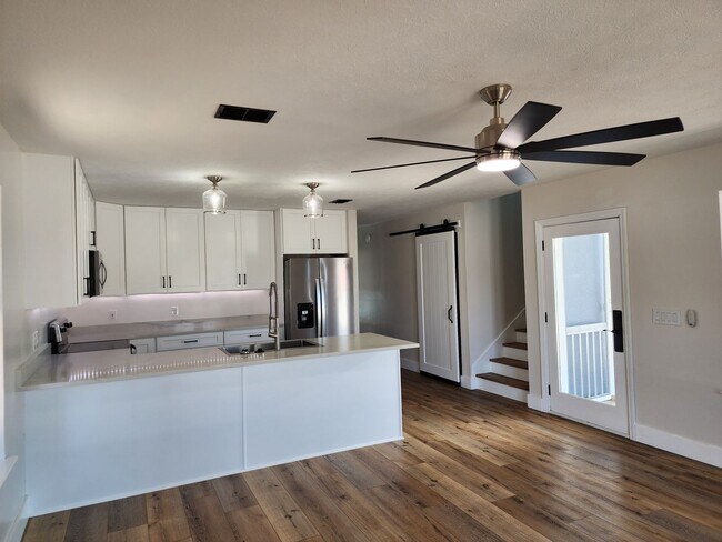 Building Photo - Beach Cottage