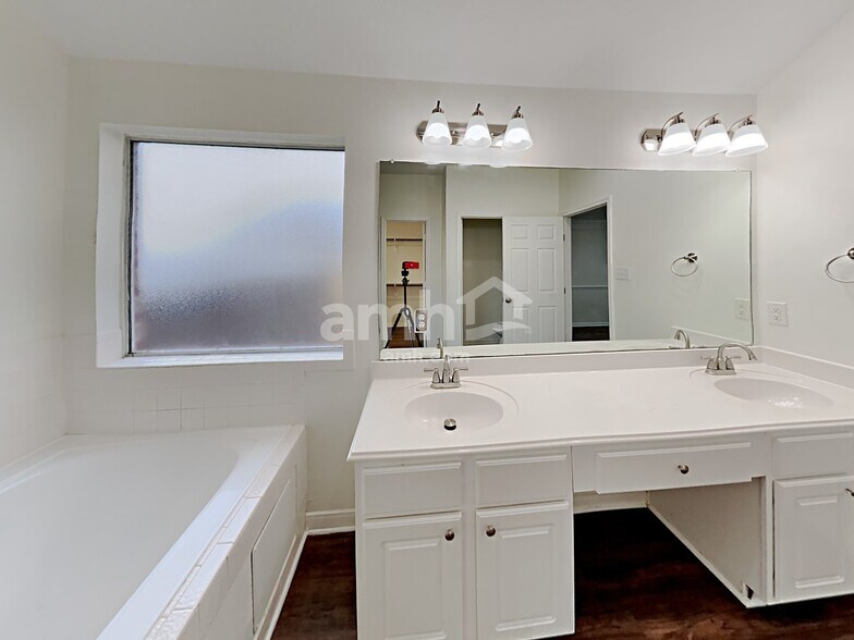 Building Photo - 22111 Cassini Ct