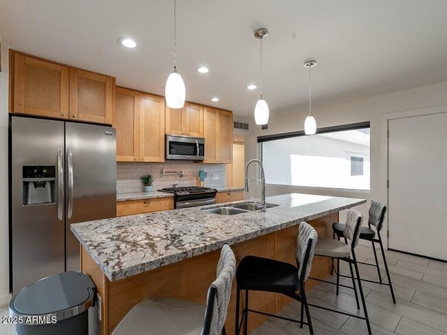 Building Photo - 3302 E Turquoise Ave