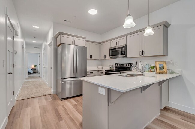 Building Photo - FREE FIRST MONTH'S RENT-Condominium in Prime Riverton Location