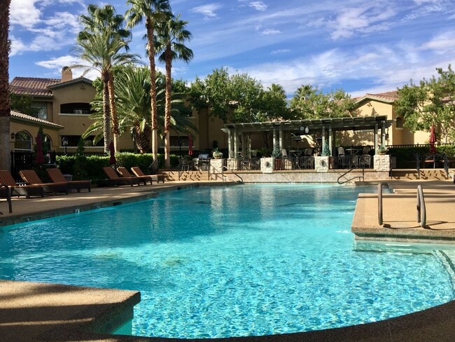 Building Photo - 2 Bedroom Condo In Guard Gated Summerlin C...