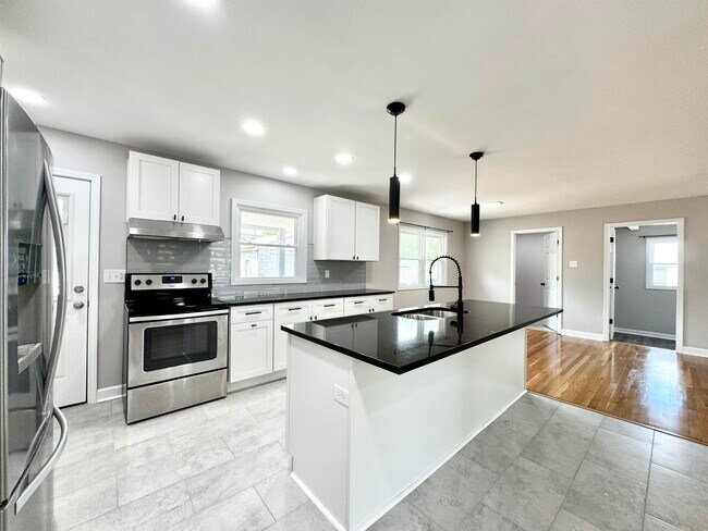 Building Photo - 1821 Blue Ridge Dr