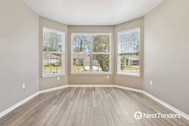 Building Photo - Stunning Northside Home!