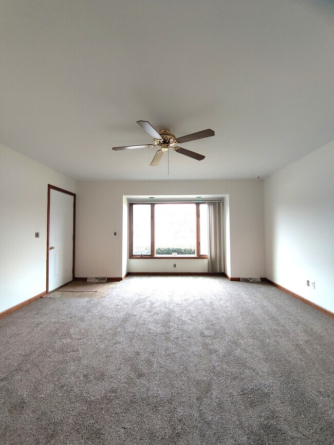 Building Photo - 2545 N 4645th Rd