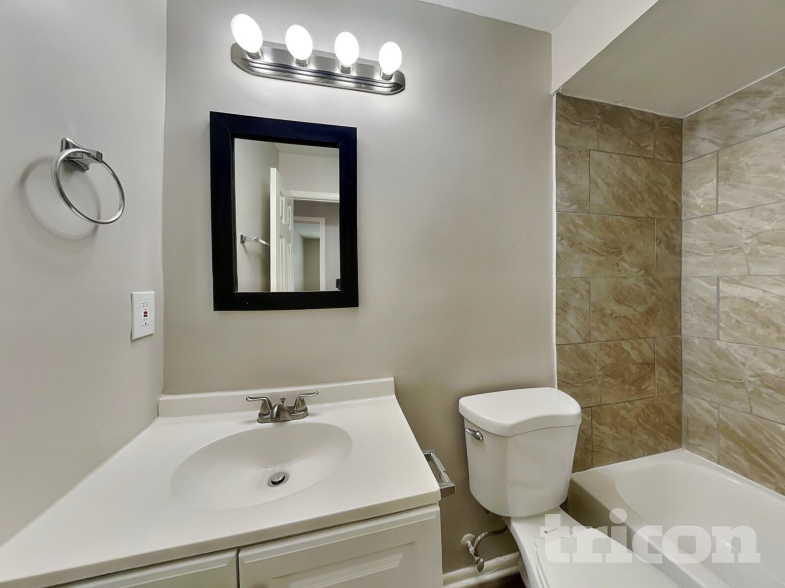 Building Photo - 4624 S Country Hills Ct