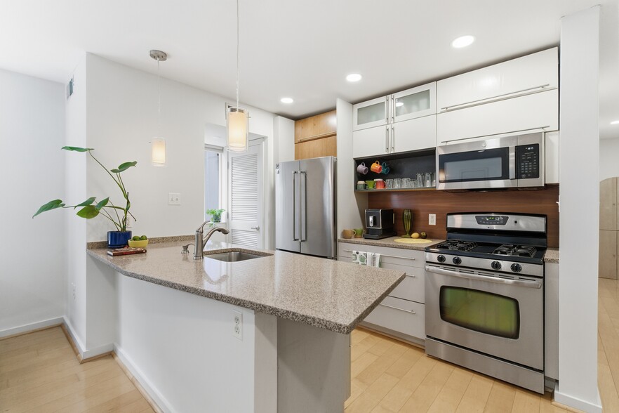 Building Photo - 1439 Chapin St NW
