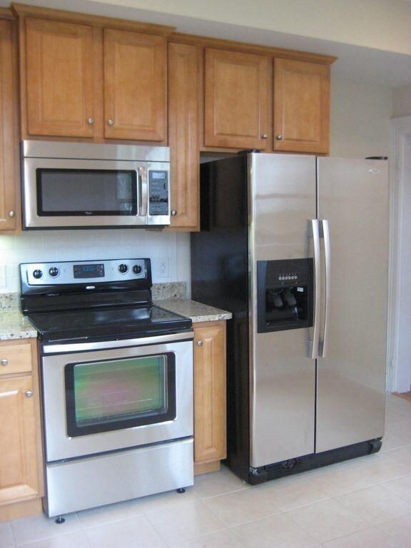 Building Photo - Huge 4 bed 2.5 Bath Home with Stainless Ap...