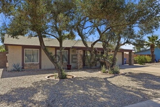 Building Photo - 5749 S Farmer Ave