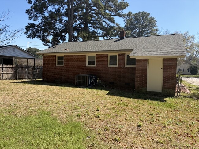 Building Photo - 1008 W Arlington Blvd